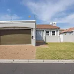 3Bed 2Bath Patio Braai Garden And Garage