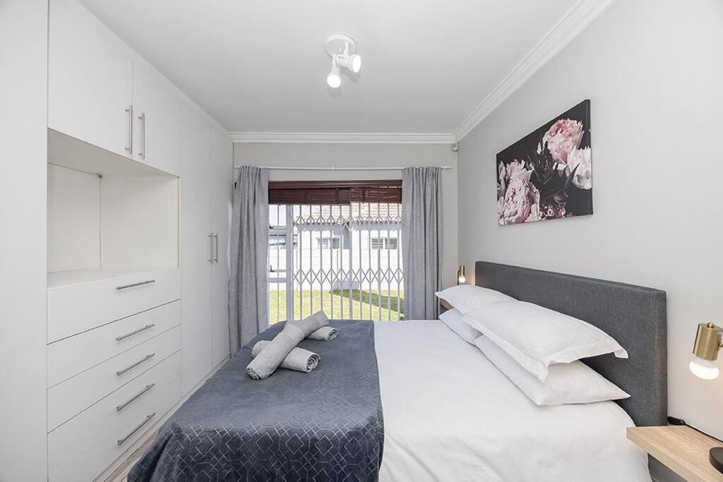 Holiday home 3bed 2bath Patio Braai Garden And Garage Cape Town