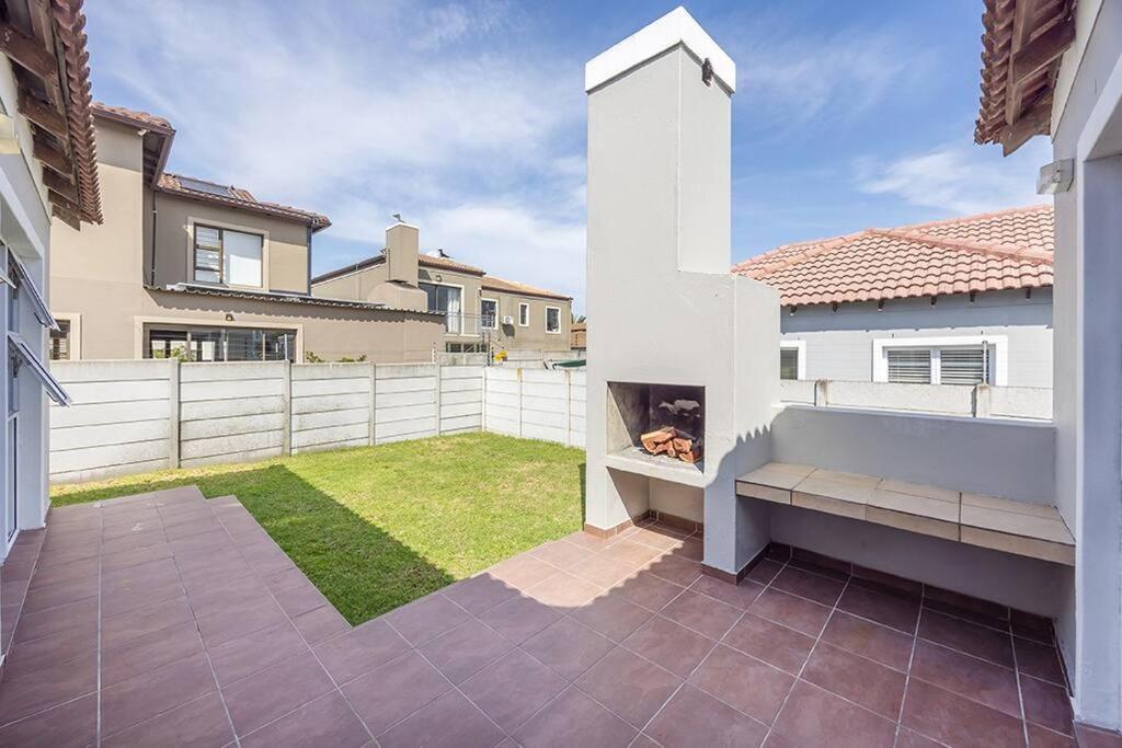 3bed 2bath Patio Braai Garden And Garage Holiday home *