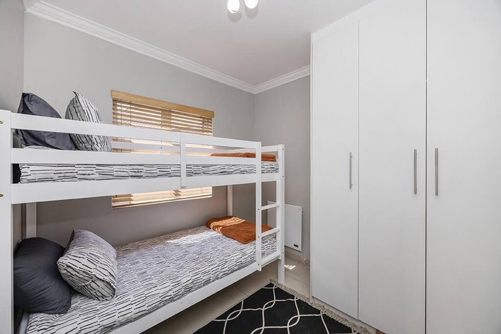 Holiday home 3bed 2bath Patio Braai Garden And Garage Cape Town