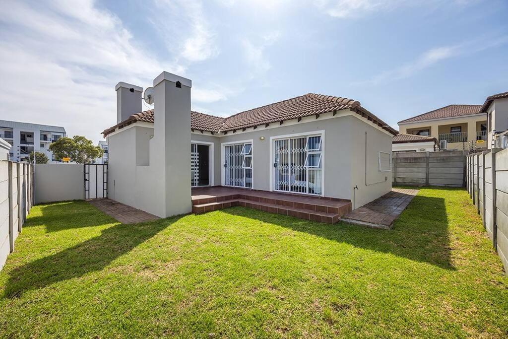 3bed 2bath Patio Braai Garden And Garage Holiday home Cape Town